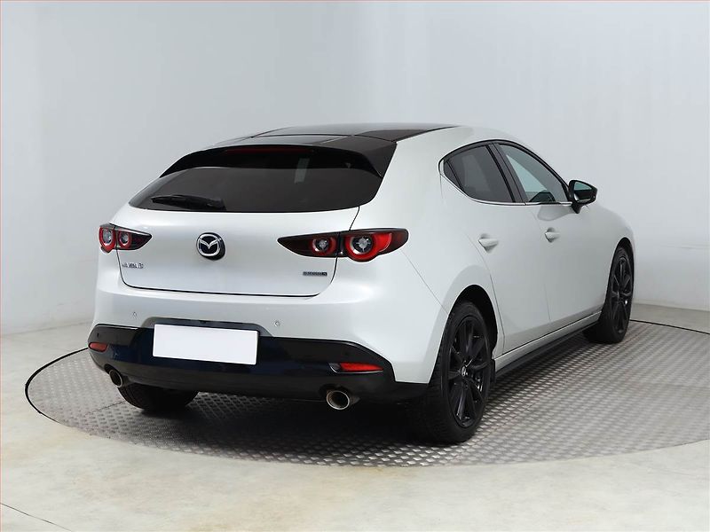 Mazda 3 (2024) 2.0 e-Skyactiv X - fotka 5 z 19