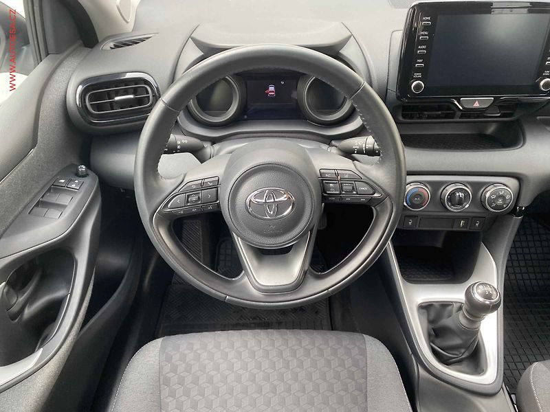 Toyota Yaris (2021) 1.5 VVT-i, ČR, Dynamic - fotka 11 z 15