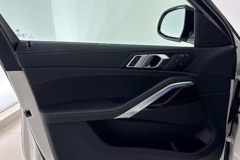 BMW X6 xDrive40d - fotka 18 z 28