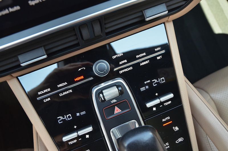 Porsche Cayenne (2022) // REZERVOVÁNO // - fotka 32 z 45