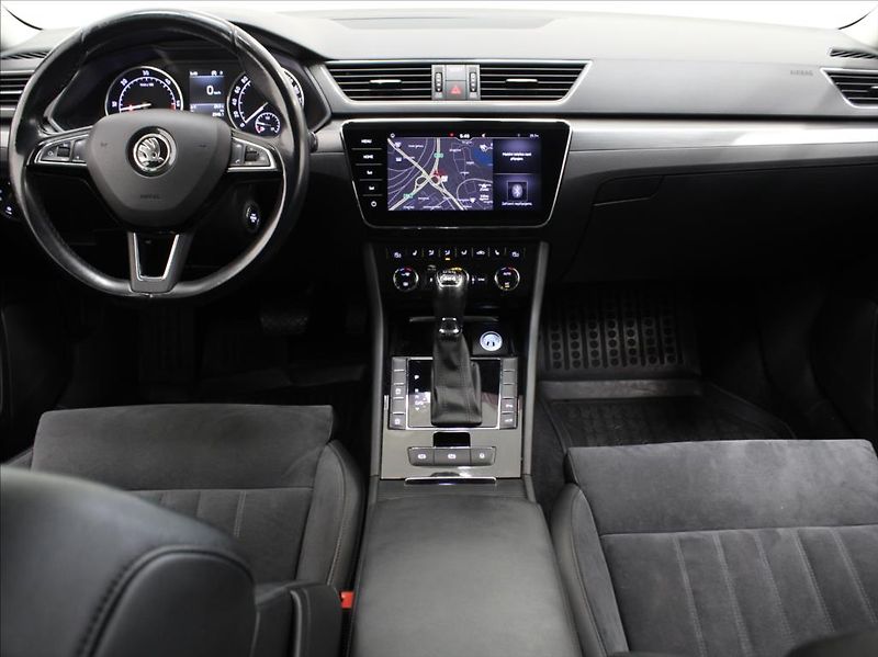 Škoda Superb 2,0 TDi 140kW 4x4 Style Plus - fotka 8 z 31