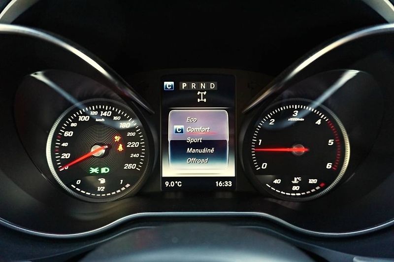 Mercedes-Benz Třídy X (2019) 3,0 V6 TURBO 190 kW - fotka 35 z 44