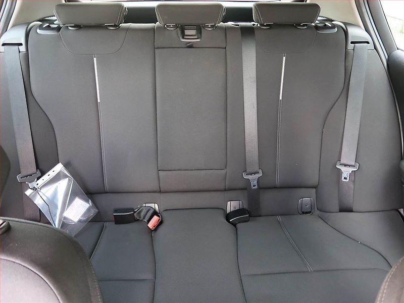 BMW Řada 1 (2014) Comfort 114i, Xenony, Tempomat - fotka 10 z 17
