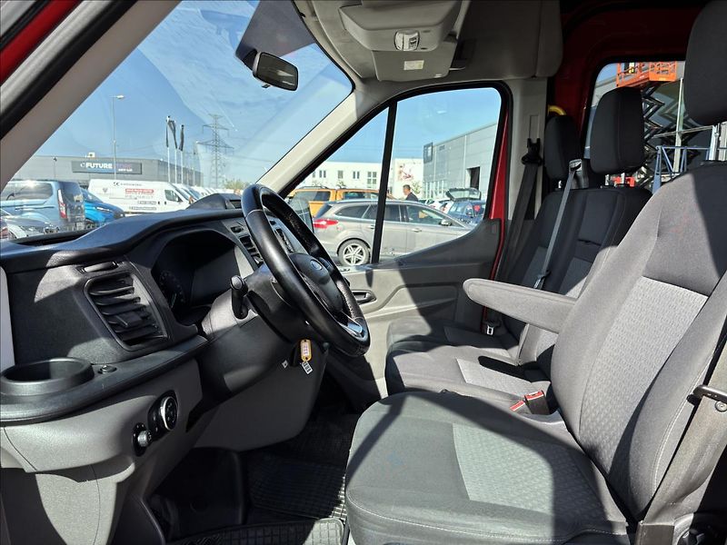 Ford Transit 2,0 Mhev 96kW L3 Kombi Van - fotka 21 z 37