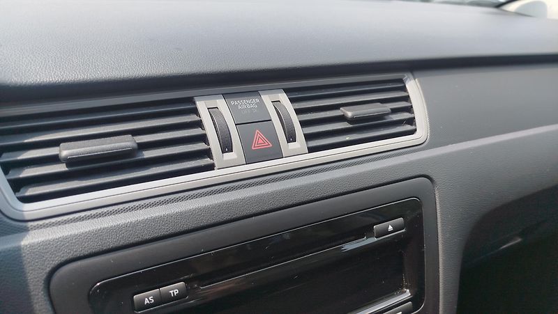 Škoda Rapid (2014) 1.2 TSi  top stav  - fotka 16 z 27