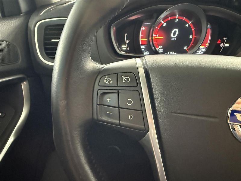 Volvo V40 2,0   D2 88kW,SERVISKA, - fotka 14 z 26