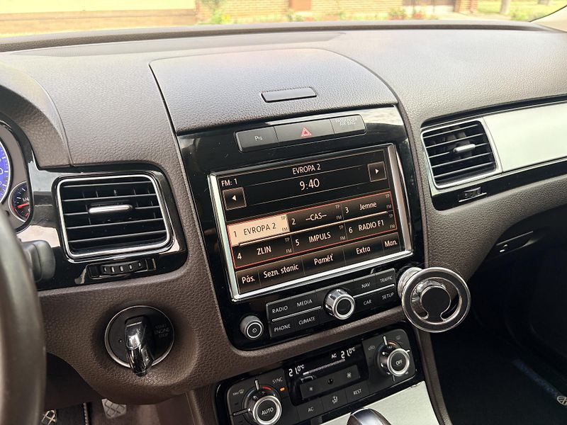 Volkswagen Touareg 3.0TDI V6 DSG 4x4 VZDUCH - fotka 25 z 56