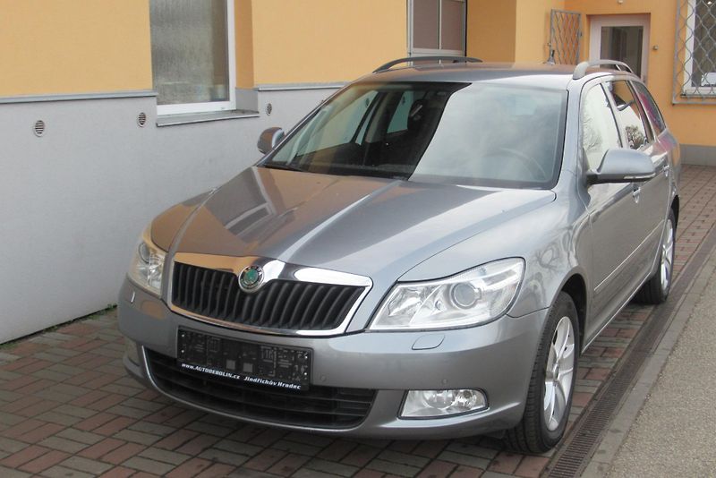 Škoda Octavia 2.0 TDI DSG AUT. KLIMA TAŽNÉ - fotka 8 z 31