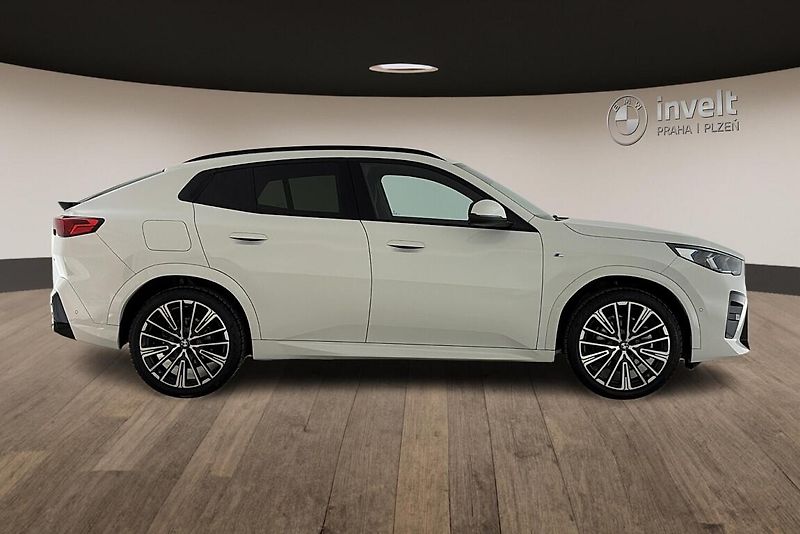 BMW X2 sDrive20i - fotka 2 z 17