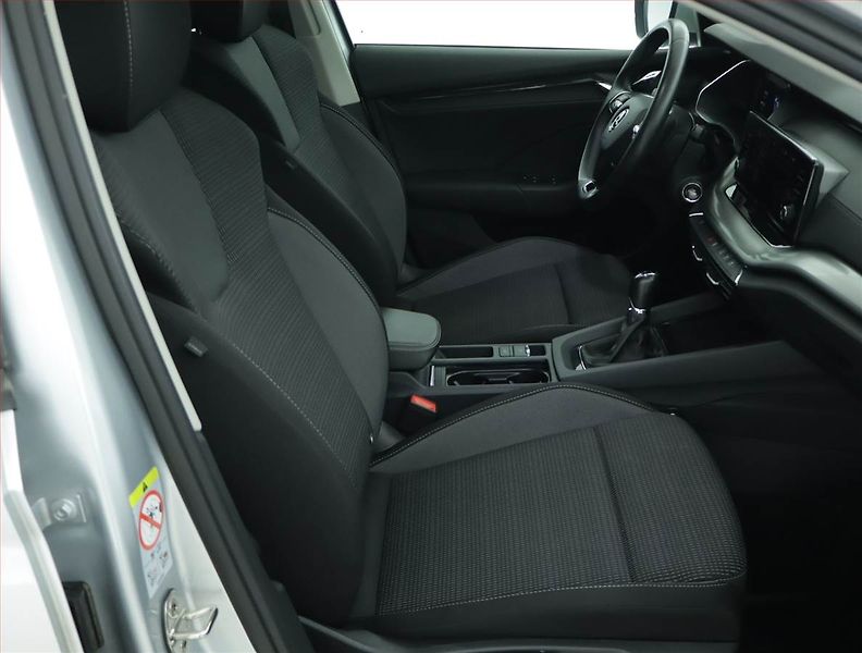 Škoda Octavia (2023) Ambition 2.0 TDI, ČR,1.maj - fotka 9 z 15