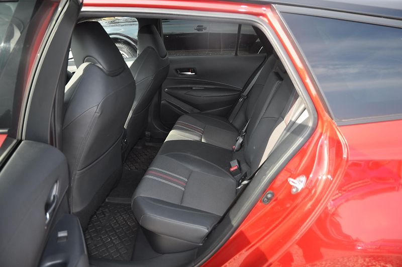 Toyota Corolla 2.0 Hybrid 112kW KOMBI GR - fotka 8 z 18