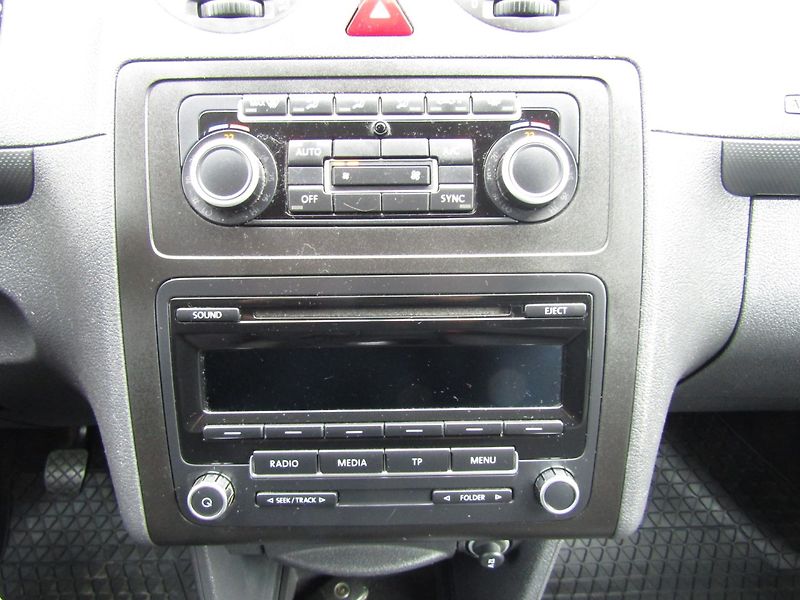 Volkswagen Caddy (2013) 1.6 TDI 75kW  7 MÍST - fotka 31 z 37