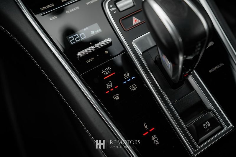Porsche Panamera (2020) Turbo S E-Hybrid - fotka 35 z 55