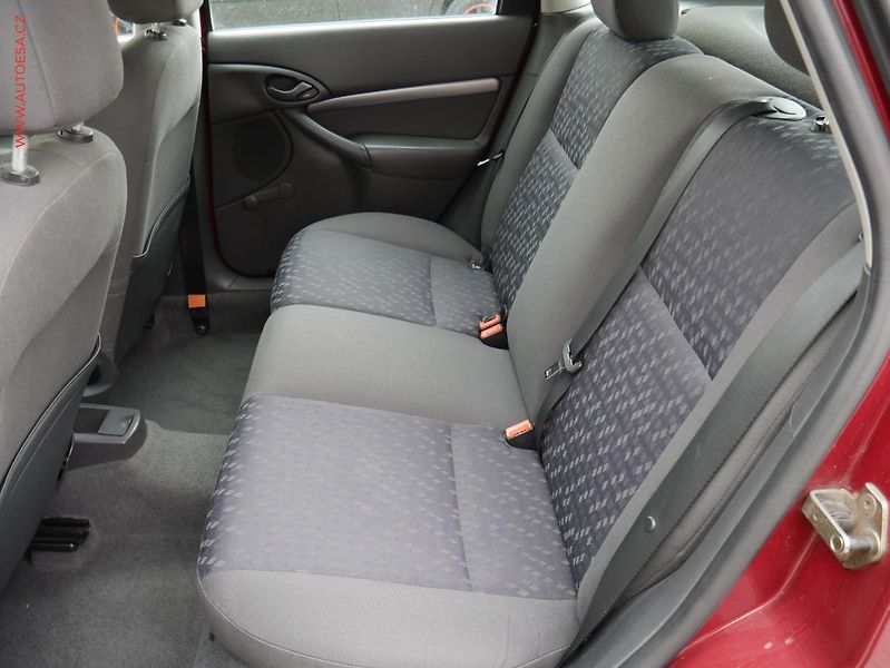 Ford Focus (2001) 1.6i, AC, el. výbava - fotka 10 z 15