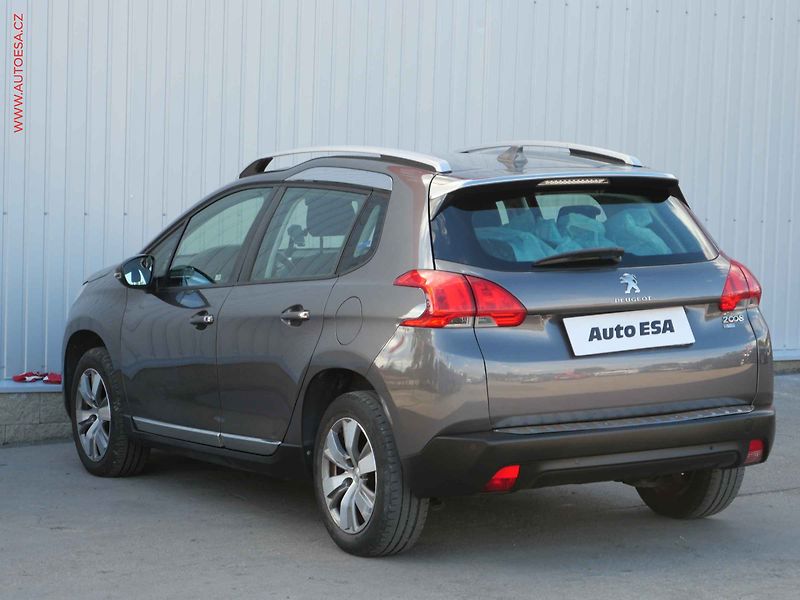 Peugeot 2008 (2015) 1.2 PT, ČR, GT Line - fotka 6 z 21