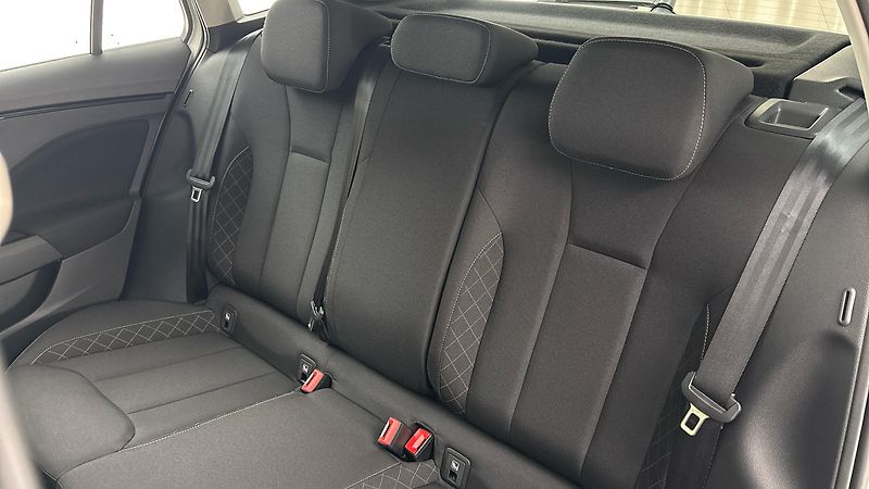 Škoda Scala 1.0 TSI Ambition - fotka 16 z 22