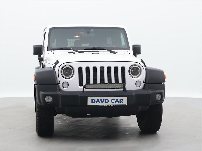 Jeep Wrangler 2,8 CRD 147 kW Unlimited Sport - fotka 2 z 33