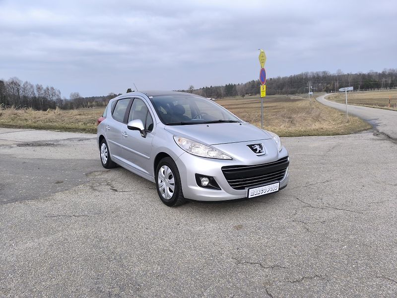 Peugeot 207 1.4  1.MAJITEL, DOLOŽENÉ KM - fotka 1 z 25