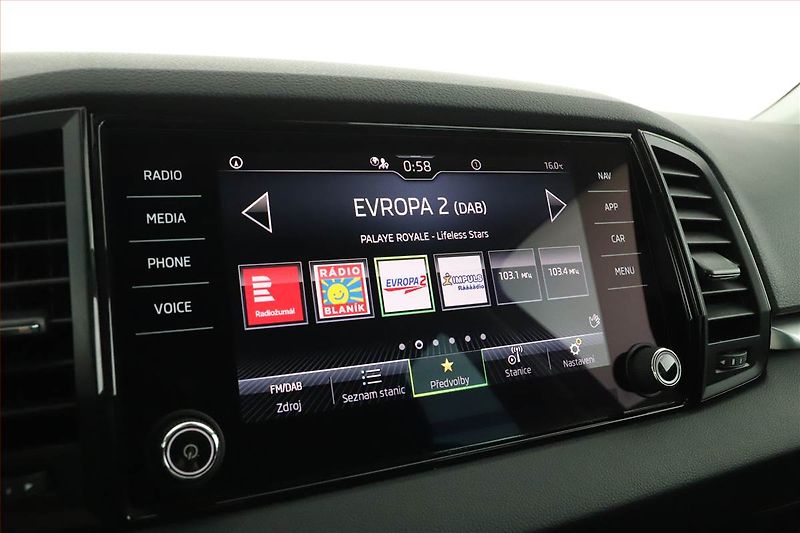 Škoda Karoq (2024) Fresh 1.5 TSI - fotka 12 z 16