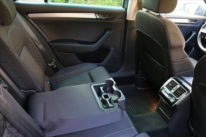 Škoda Superb 2,0 TDi, DSG , 4x4 - fotka 42 z 52