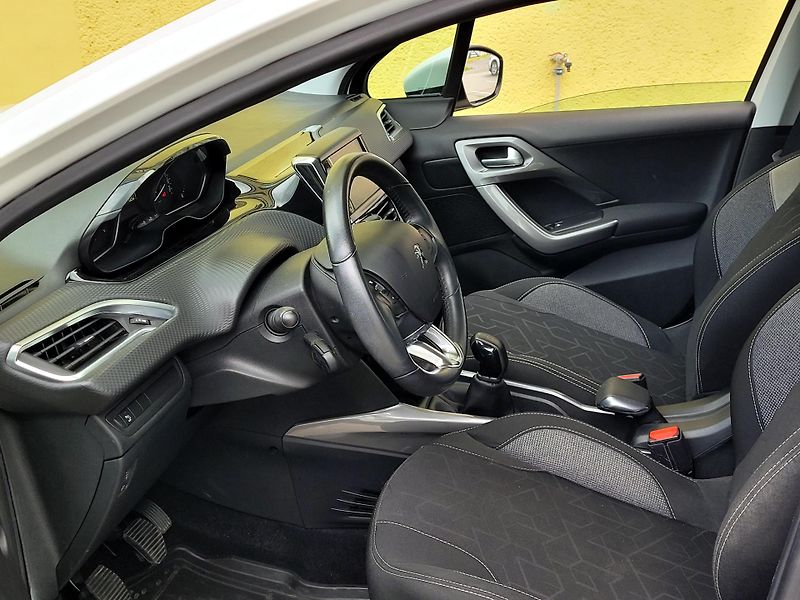 Peugeot 2008 1,2 MÁLO NAJETO*CZ,SERVIS - fotka 22 z 39