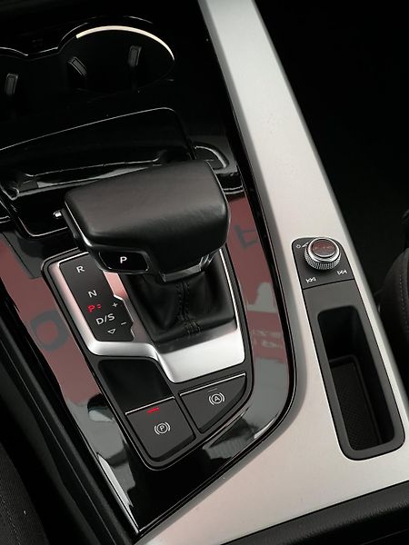 Audi A4 35TFSI Aut. Sport DPH TZ  - fotka 12 z 25