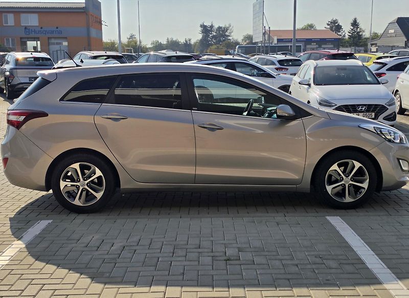 Hyundai i30 (2016) 1,6 GDI 99kW WG - fotka 6 z 17