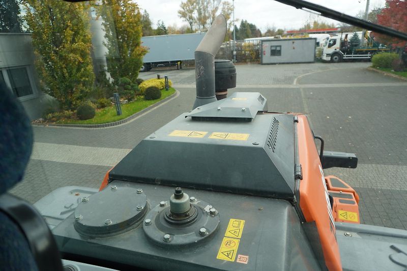 Hitachi (2018) ZW220 articulated loader - fotka 24 z 24