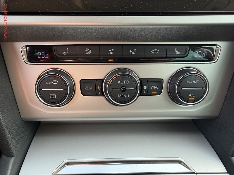 Volkswagen Passat (2018) 2.0TDi, DSG, navi, TZ - fotka 18 z 22