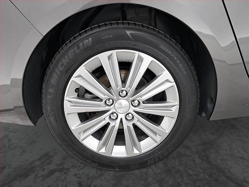 Peugeot 308 (2018) Active 1.2 PureTech, ČR,1.maj - fotka 15 z 20