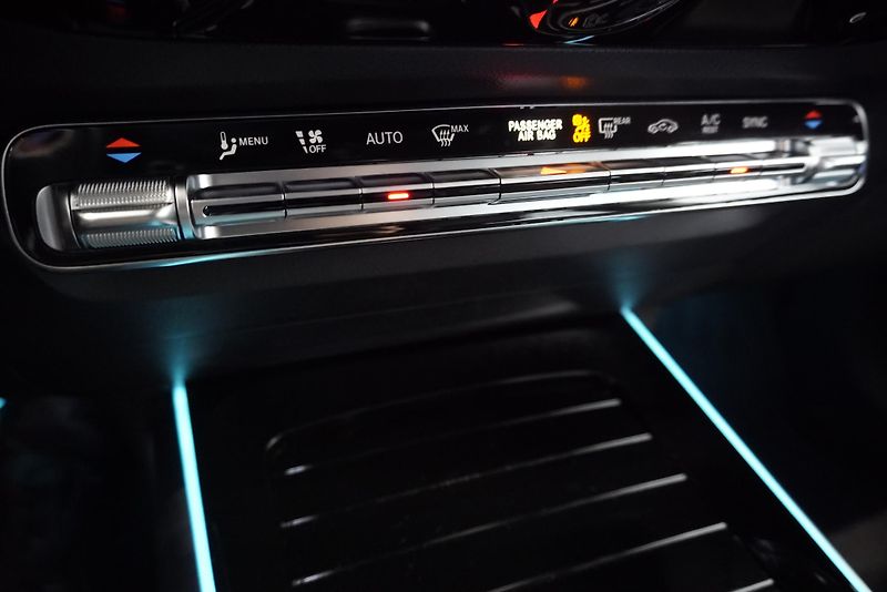 Mercedes-Benz Třídy B B 220d 140kW AMG line AUTOMAT8 - fotka 19 z 29