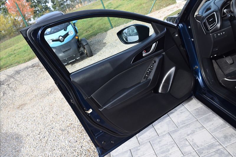 Mazda 3 1,5 74KW SKYAKTIV-G ALU KLIMA - fotka 19 z 38