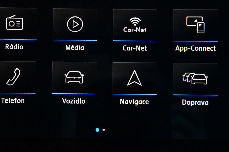 Volkswagen Touran 2.0 TDi COMFORTLINE,NAVI,MASÁŽ - fotka 17 z 51