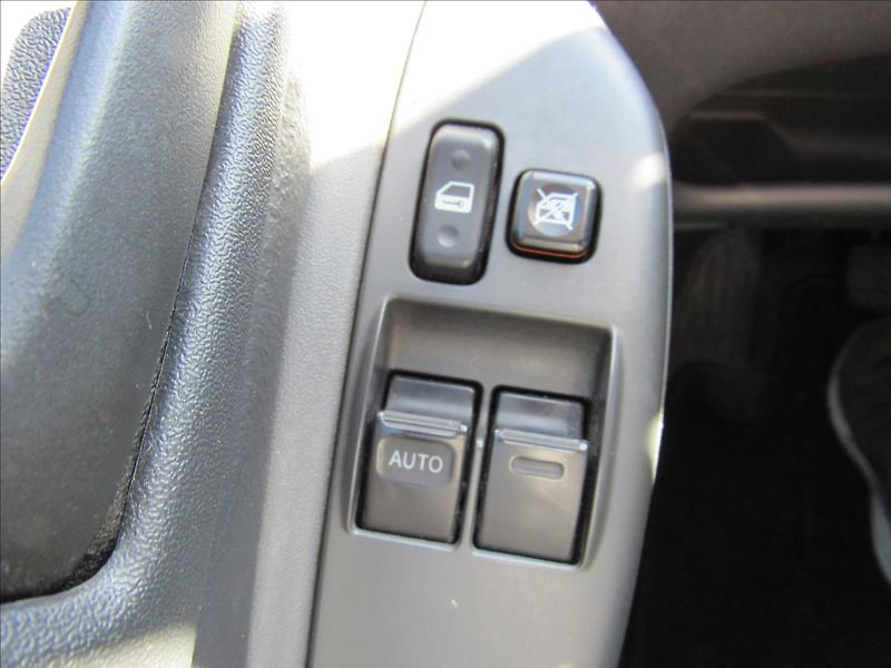 Toyota Yaris 1,0 i Terra VVT-i - fotka 19 z 22