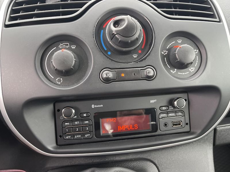 Renault Kangoo 1.2TCe 85kW 5-míst TOP-DPH-ČR! - fotka 22 z 27