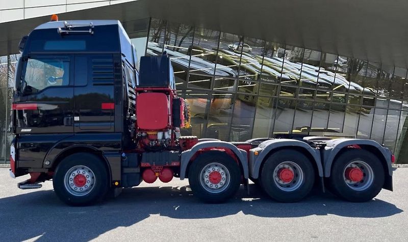 MAN TGX (2016) 41.560 8x4 tahač 120t - fotka 3 z 19