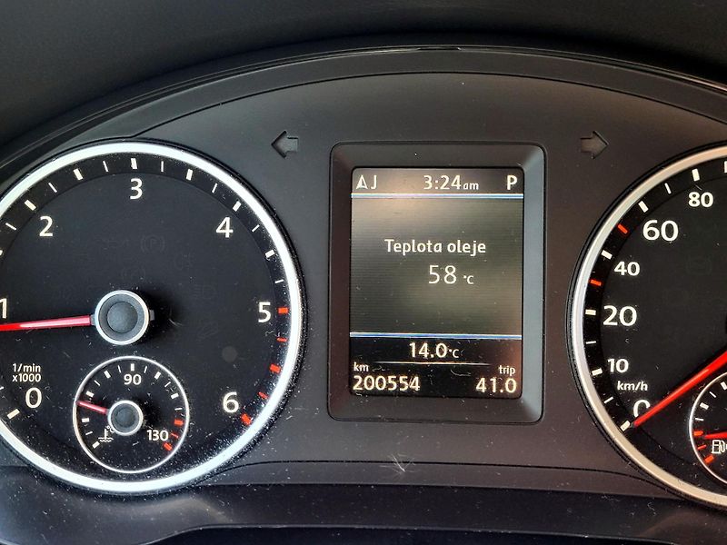 Volkswagen Tiguan 2,0 TDi DSG 4motion SERV.KNÍŽK - fotka 38 z 41