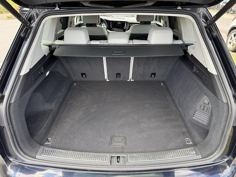 Volkswagen Touareg V6 4M 3,0 TDi 210 kW Elegance - fotka 25 z 25