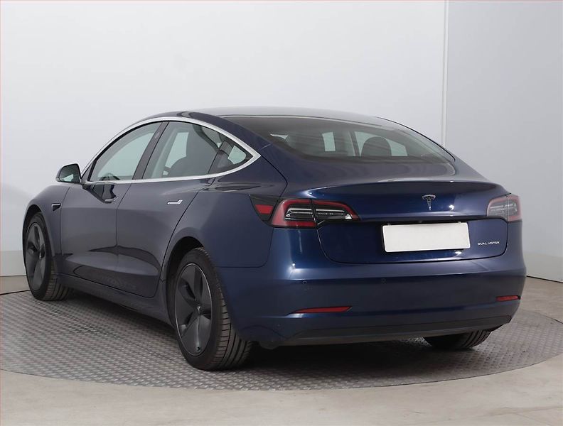 Tesla Model 3 (2019) Long Range 4WD 78kWh, SoH 81% - fotka 4 z 22