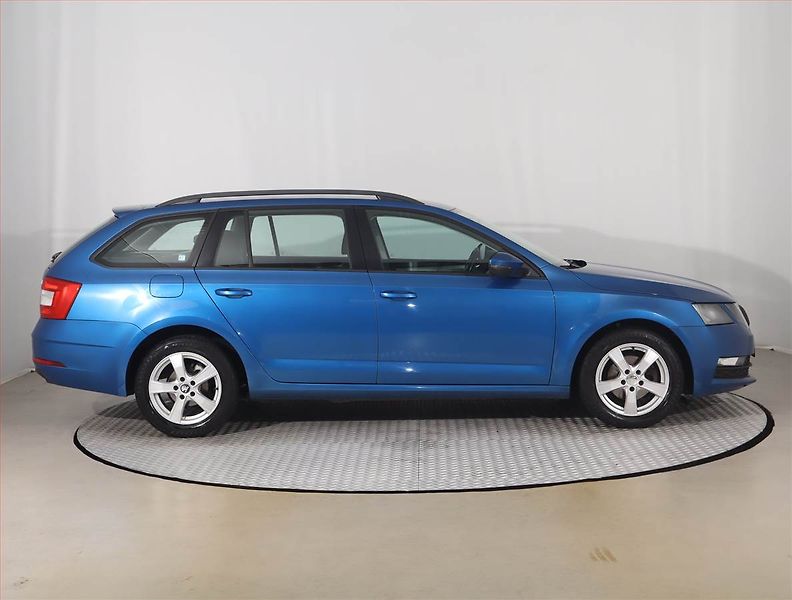 Škoda Octavia (2018) 1.6 TDI, Tempomat - fotka 6 z 14