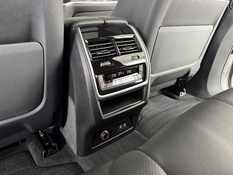 BMW X5 40i xDrive*280kW*Laser*Panoram - fotka 37 z 45