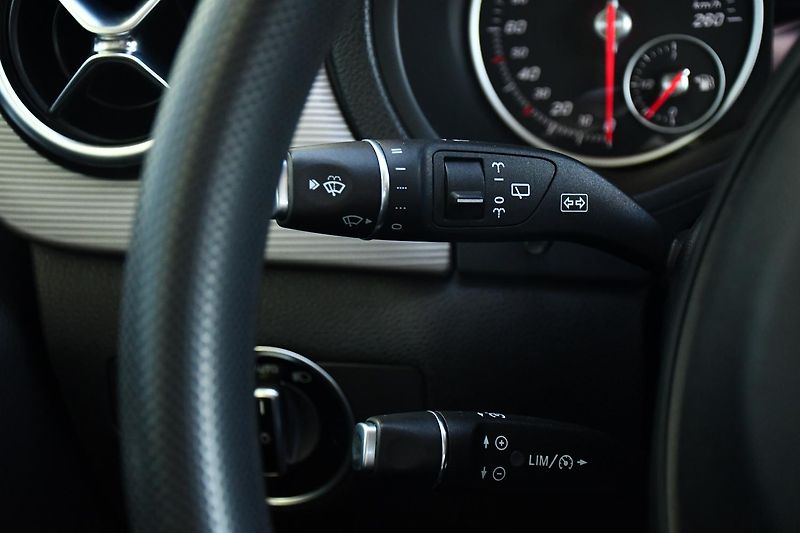 Mercedes-Benz Třídy B 220d PDC 4M N.TOP VYHŘ.SEDAČ - fotka 26 z 38