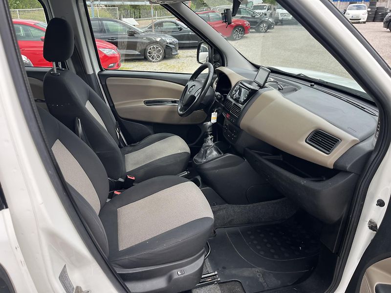 Opel Combo (2013) 1.4i 16v 70kw Klima - fotka 16 z 19