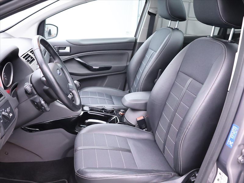 Ford Kuga 2,0 TDCI 103kW AWD Titanium - fotka 12 z 36