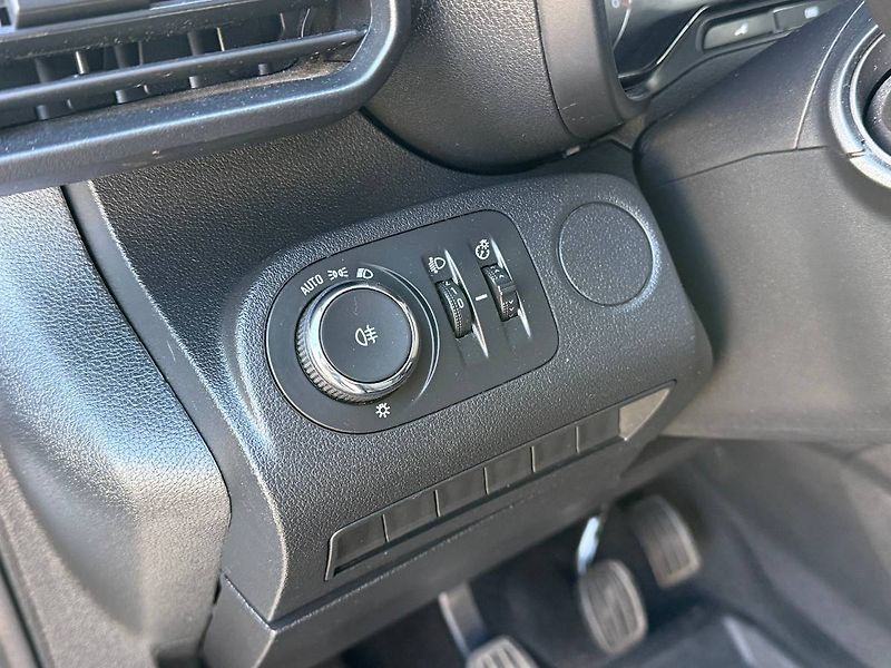 Opel Combo (2020) 1.5 CDTi 75 kW - fotka 15 z 22