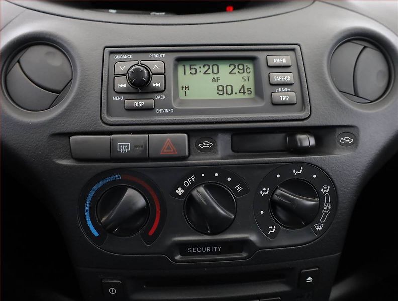 Toyota Yaris (2003) 1.0 VVT-i, Automat, nová STK - fotka 12 z 15