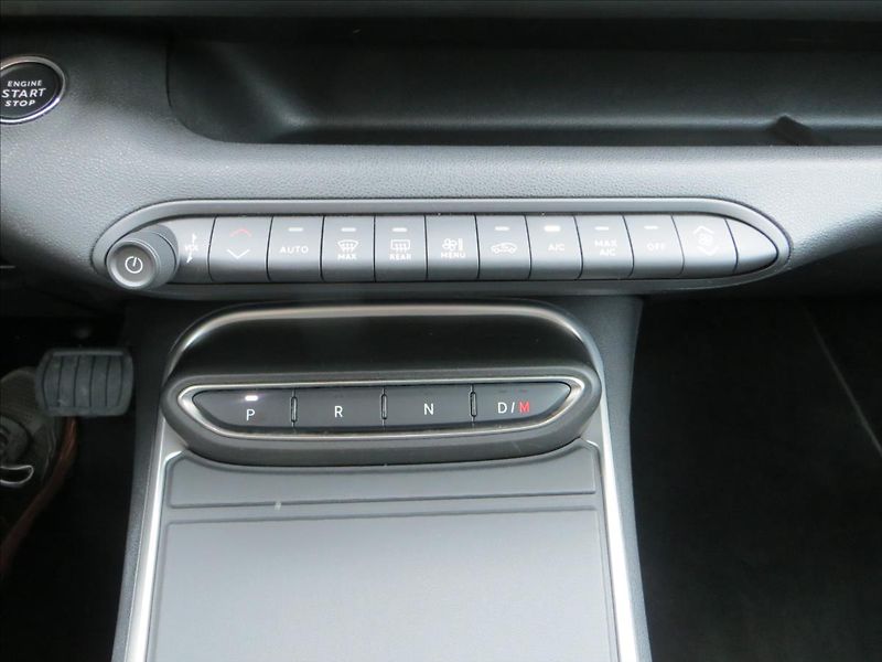 Jeep Avenger 1,2 Turbo AUT Summit JBL ČR - fotka 16 z 29