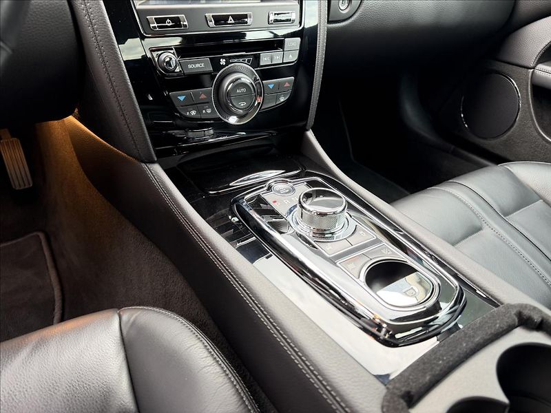 Jaguar XK 5,0 V8 283kW AT Coupe - fotka 18 z 43