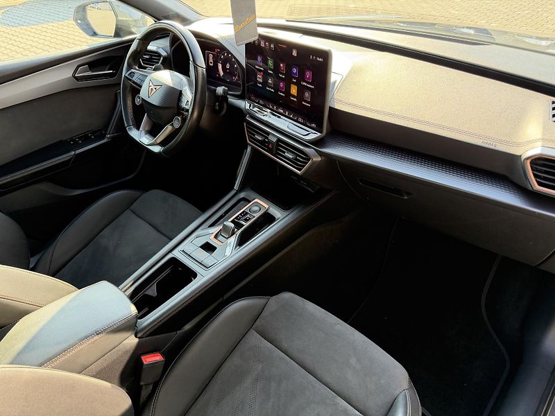 Cupra Leon (2025) VZ 2.0TSI 245kW 4X4 SP DSG TOP - fotka 32 z 44