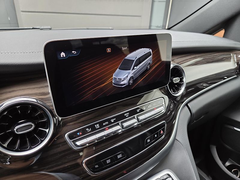Mercedes-Benz Třídy V (2023) 300d 4M AVG AMG TOPvýbava 1m - fotka 42 z 49